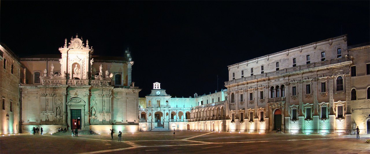 Il centro di Lecce illuminato di sera