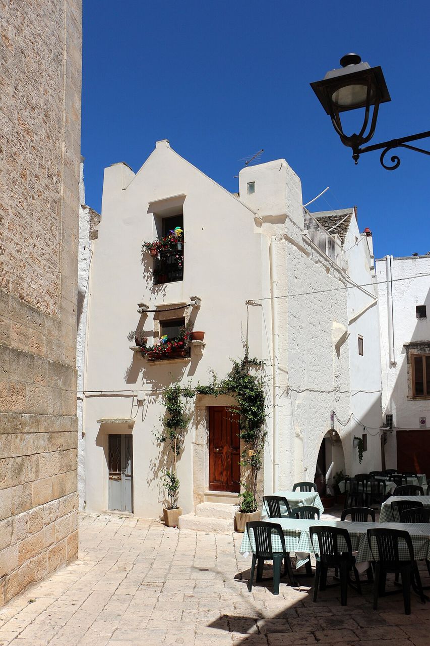 Un vicolo del centro storico di Locorotondo